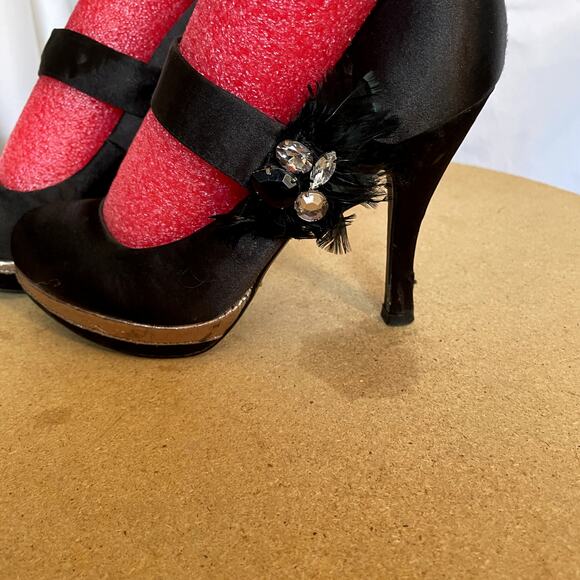 BKE Sole  Stiletto 4.5" platform 1" Size 7.5 Satin with Silver trim flower gems - Picture 3 of 13